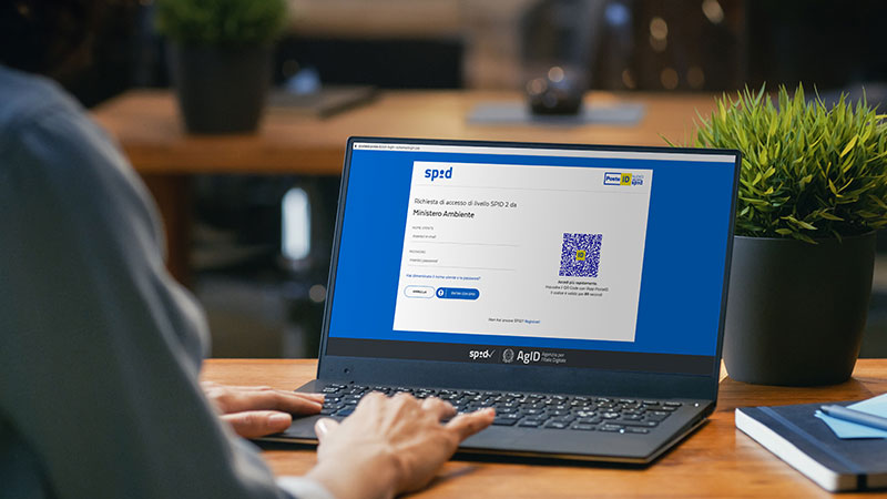 pc portatile collegato a sito spid